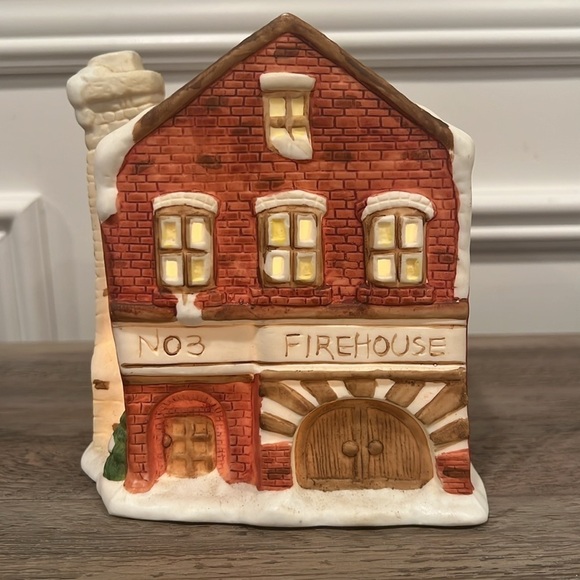 NOMA Dickensville Porcelain Lighted Village House Christmas No 3 Firehouse - Picture 13 of 17